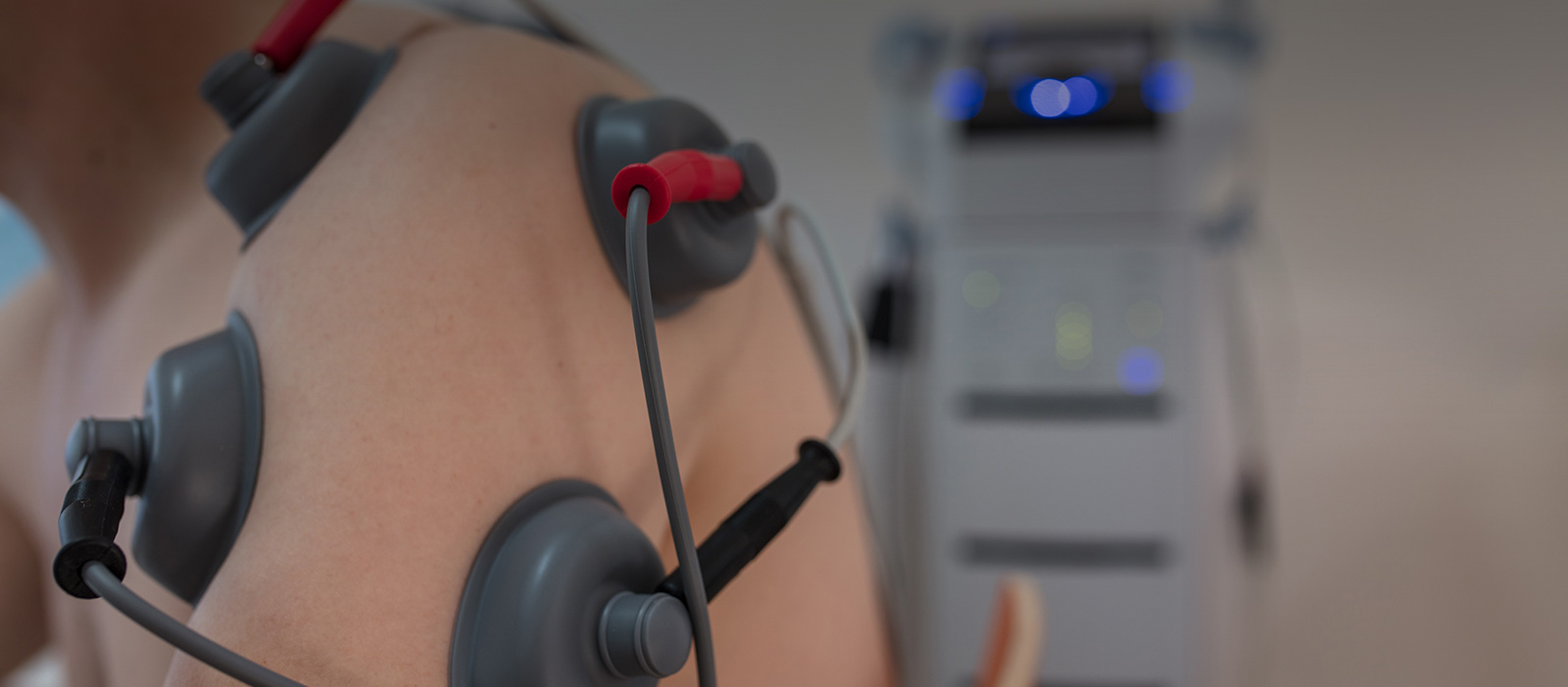 Elektrostimulacija tokom fizikalne terapije u ambulanti UniFizio